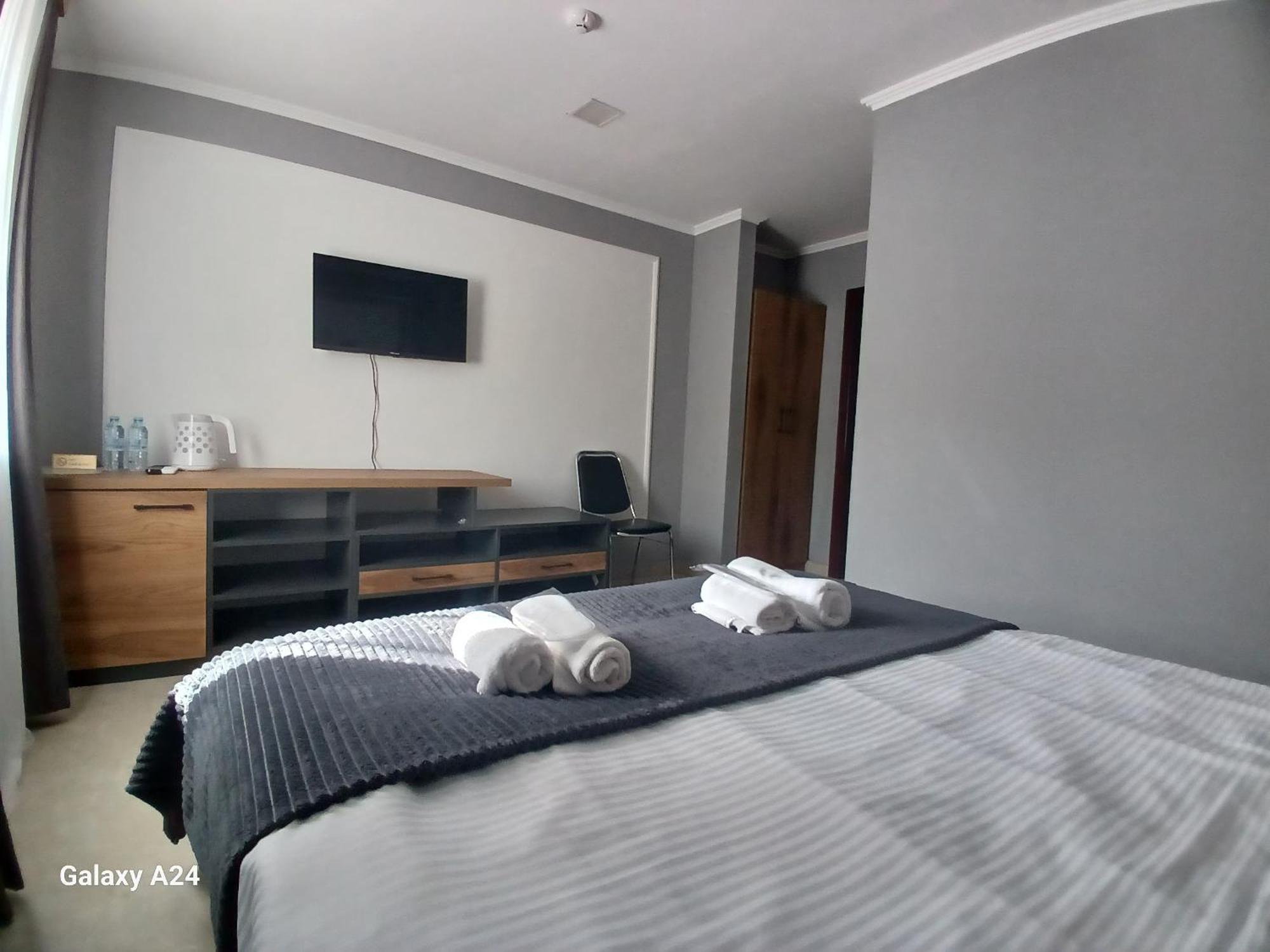 Route Hotel Tbilisi Bagian luar foto