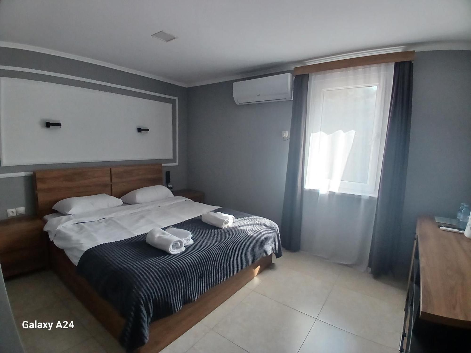 Route Hotel Tbilisi Bagian luar foto
