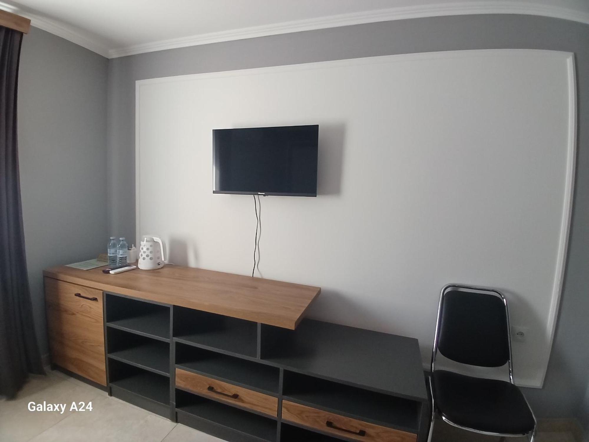 Route Hotel Tbilisi Bagian luar foto