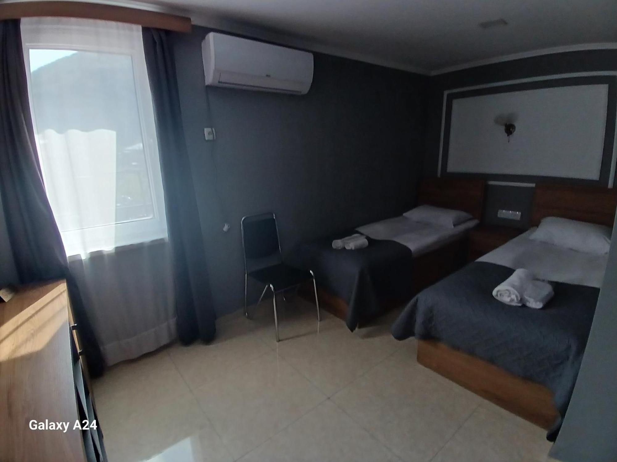 Route Hotel Tbilisi Bagian luar foto