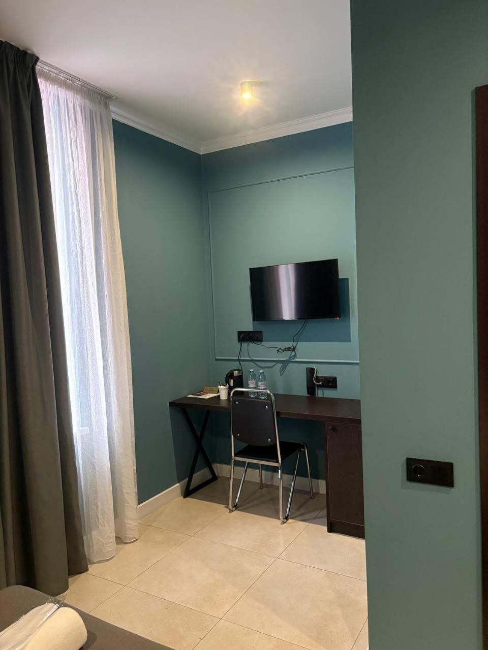 Route Hotel Tbilisi Bagian luar foto