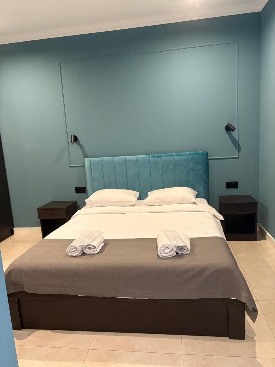 Route Hotel Tbilisi Bagian luar foto