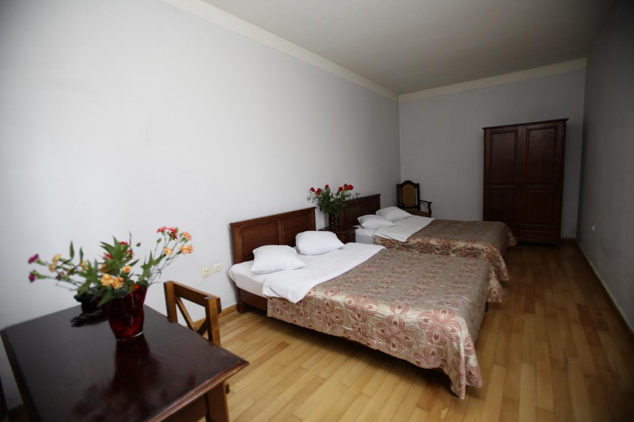 Route Hotel Tbilisi Bagian luar foto