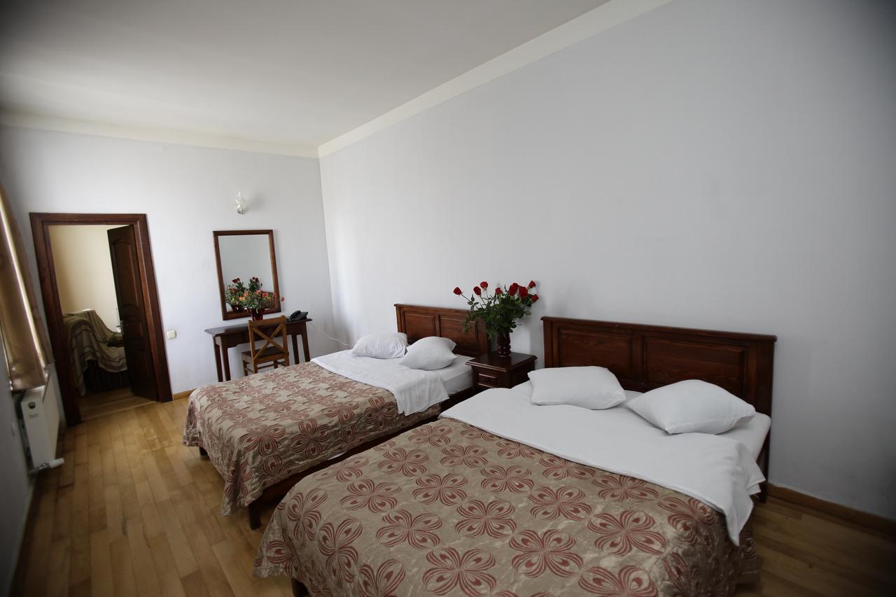 Route Hotel Tbilisi Bagian luar foto