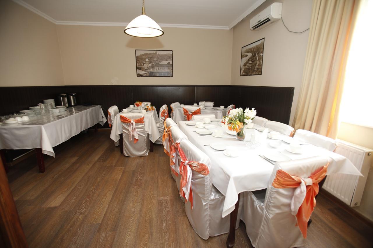 Route Hotel Tbilisi Bagian luar foto