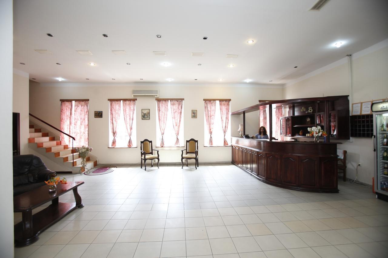 Route Hotel Tbilisi Bagian luar foto