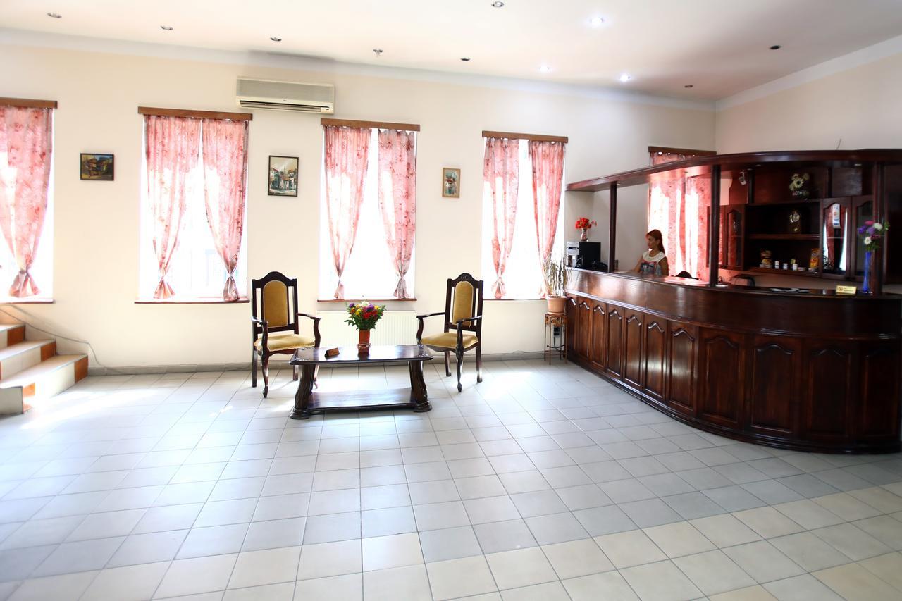 Route Hotel Tbilisi Bagian luar foto